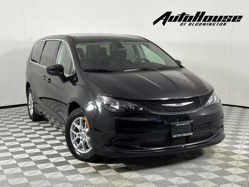 Used 2022 Chrysler Voyager LX FWD image 1