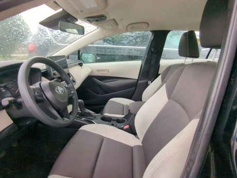 Used 2025 Toyota Corolla LE FWD image 6