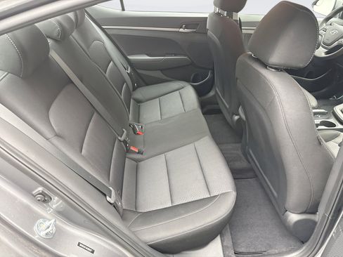 Used 2018 Hyundai Elantra SE image 16