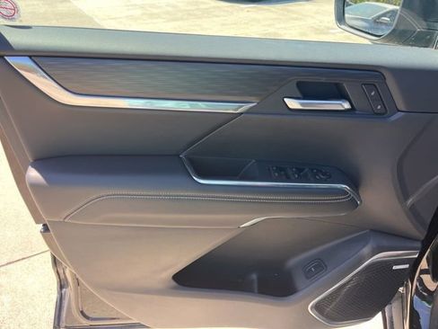 Used 2025 GMC Acadia Elevation image 12