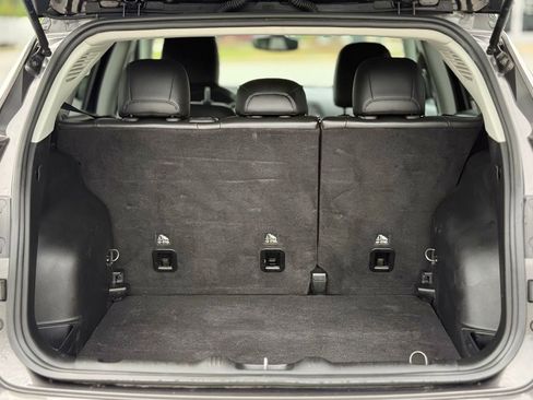 Used 2018 Jeep Compass Latitude FWD image 48
