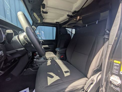 Used 2023 Jeep Gladiator Overland AWD/4WD image 27