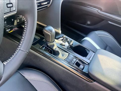 Used 2025 Toyota Camry SE w/ Convenience Package FWD image 16