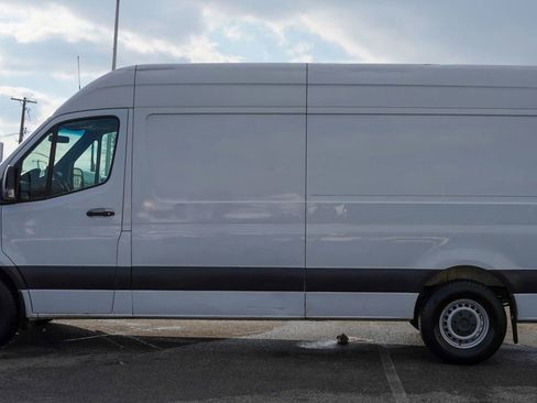 Used 2019 Mercedes-Benz Sprinter 170 Cargo image 9