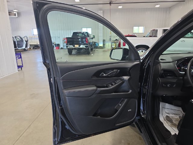 Used 2023 Chevrolet Traverse RS AWD/4WD image 24