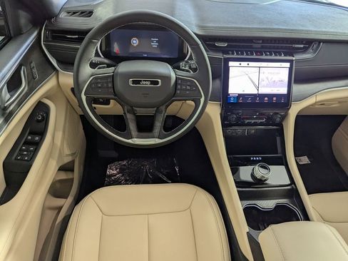 New 2025 Jeep Grand Cherokee Limited image 13