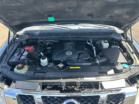 Used 2011 Nissan Titan SV AWD/4WD image 28