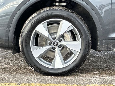 Used 2024 Audi Q5 2.0T Premium w/ Convenience Package image 9