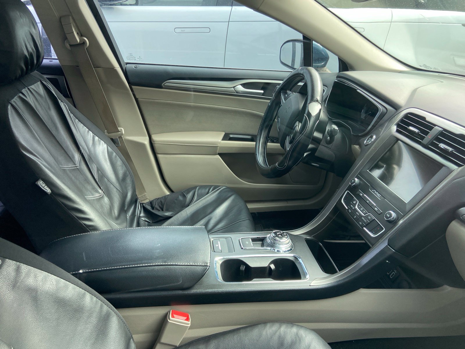 Used 2019 Ford Fusion SE FWD image 4
