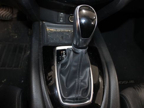 Used 2017 Nissan Rogue SV w/ SV Premium Package AWD/4WD image 27