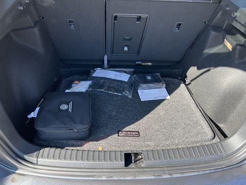 Used 2023 Volkswagen Taos SE w/ Panoramic Sunroof Package image 31