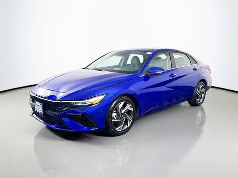 Used 2024 Hyundai Elantra Limited FWD image 2