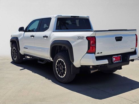 Certified 2026 Toyota Tacoma TRD Off-Road AWD/4WD image 5