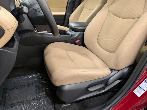 Used 2022 Toyota RAV4 LE AWD/4WD image 10