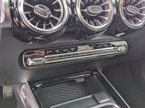 Used 2023 Mercedes-Benz EQB 300 4MATIC image 25