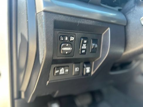 Used 2021 Toyota Tundra Platinum AWD/4WD image 29
