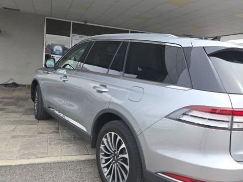 Used 2023 Lincoln Aviator AWD w/ Premium Package image 9