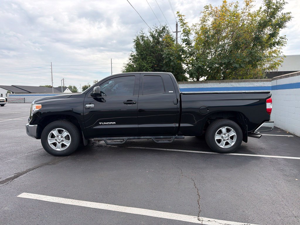 Used 2017 Toyota Tundra SR5 w/ SR5 Upgrade Package AWD/4WD image 2