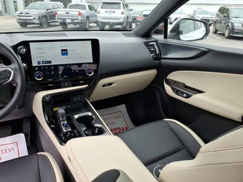 Used 2024 Lexus NX 350 AWD image 10