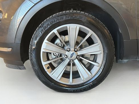 Used 2019 Ford Explorer Limited w/ Class III Trailer Tow Package image 11