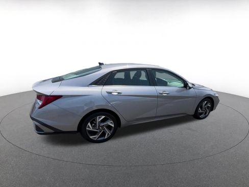 Used 2025 Hyundai Elantra SEL FWD image 15