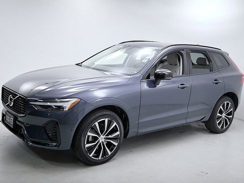 Certified 2023 Volvo XC60 B5 Plus w/ Climate Package image 6