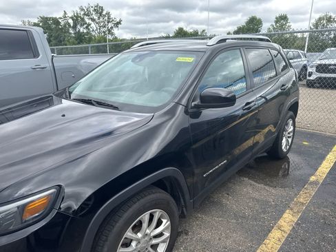 Used 2021 Jeep Cherokee Latitude FWD image 16