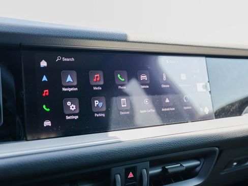 Certified 2025 Porsche Cayenne AWD/4WD image 18