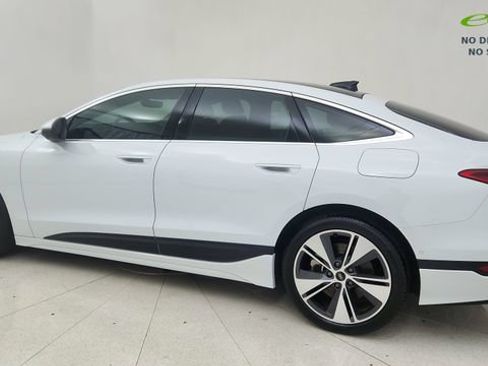 Used 2025 Audi A6 e-tron Premium Plus w/ Premium Plus AWD/4WD image 4