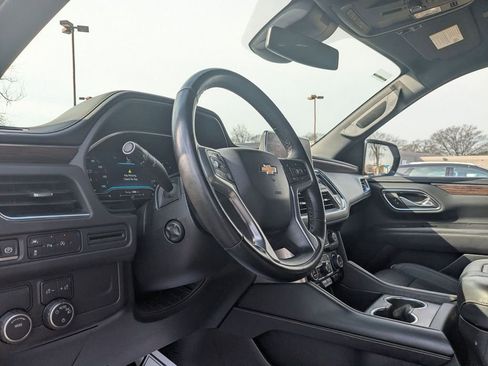 Used 2023 Chevrolet Suburban Premier image 11