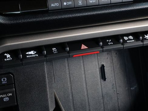 Used 2022 Toyota Tundra SR5 w/ TRD Off-Road Package image 25