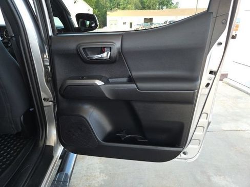 Used 2020 Toyota Tacoma TRD Sport AWD/4WD image 55