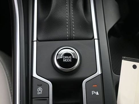 Used 2025 Kia Sorento S FWD image 18