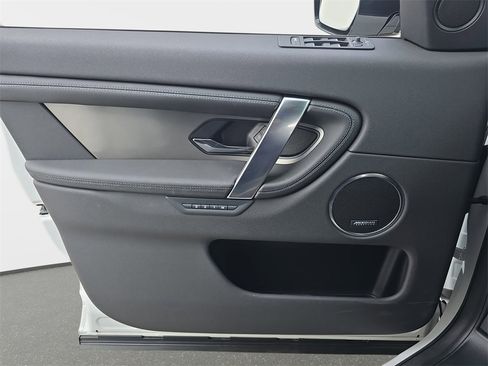 Certified 2025 Land Rover Discovery Sport Dynamic SE image 29