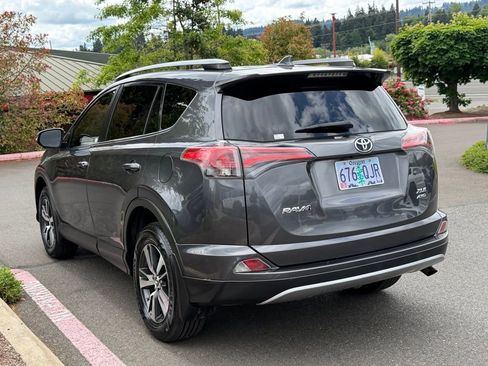 Used 2018 Toyota RAV4 XLE w/ Plus Extra Value Package AWD/4WD image 5