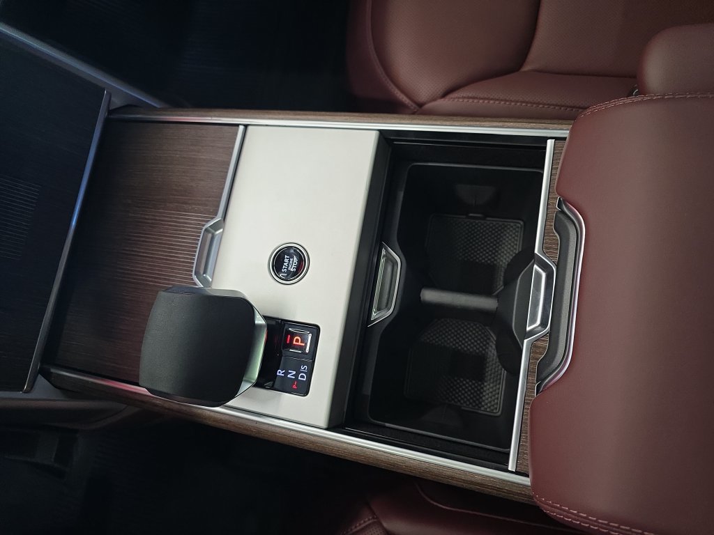 New 2026 Land Rover Range Rover Autobiography AWD/4WD image 18