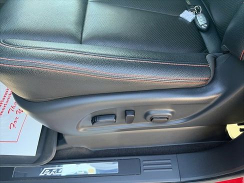 Used 2024 Nissan Titan PRO-4X w/ Pro-4x Convenience Package image 19