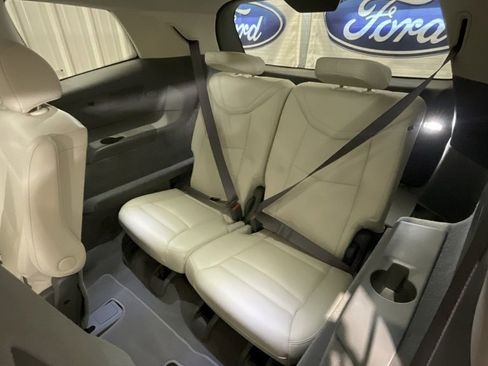 Used 2025 Cadillac XT6 Premium Luxury image 12