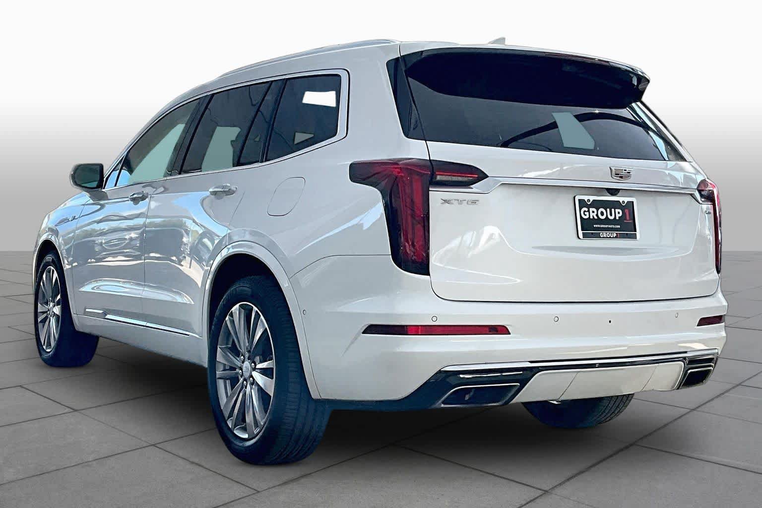 Used 2022 Cadillac XT6 Premium Luxury w/ Technology Package FWD image 11