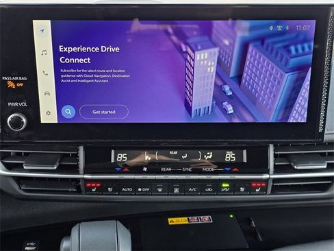 Used 2025 Toyota Sienna Limited image 13