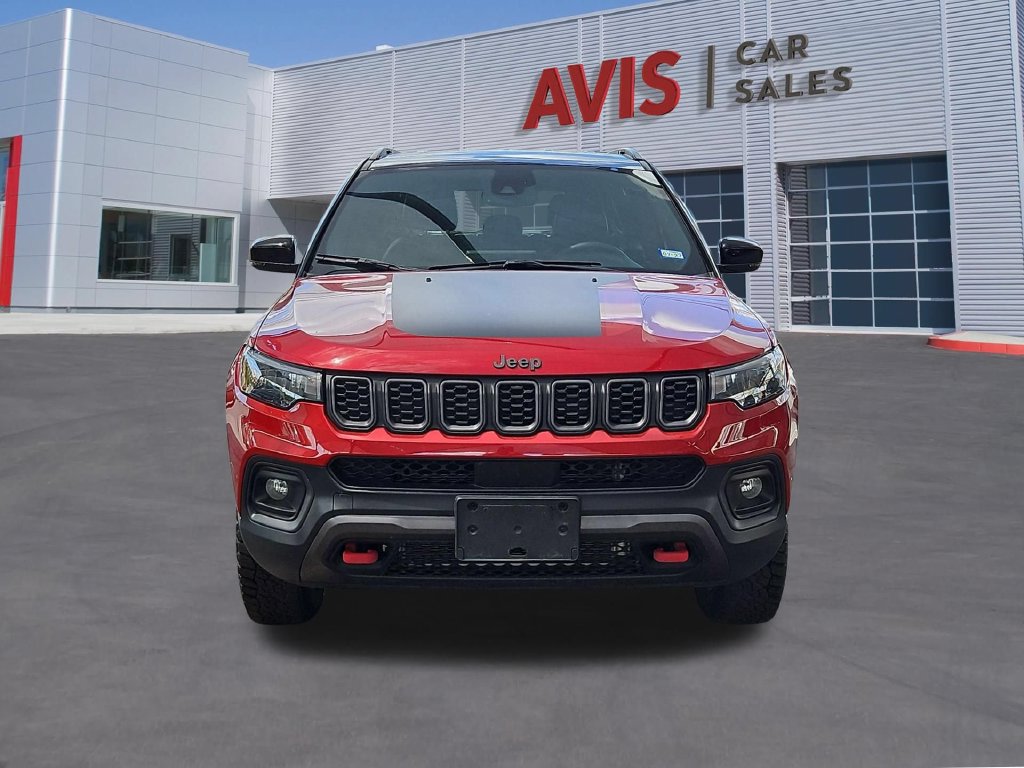 Used 2025 Jeep Compass Trailhawk AWD/4WD image 2