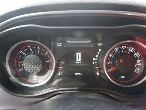 Used 2016 Dodge Challenger SXT image 6