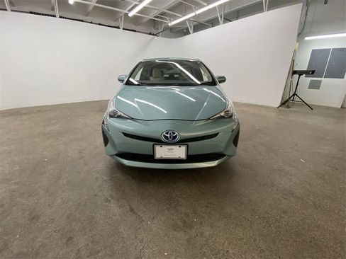 Used 2016 Toyota Prius Four image 9