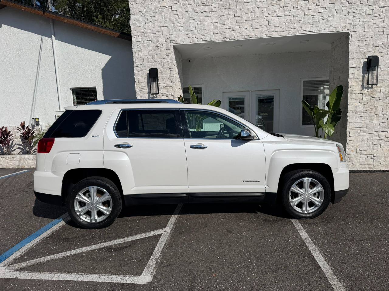 Used 2017 GMC Terrain SLT w/ Open Road Package FWD image 21