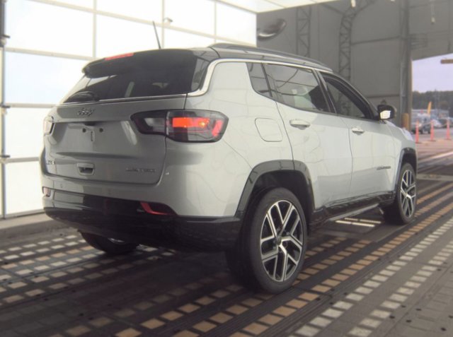 Used 2025 Jeep Compass Limited w/ Elite Group AWD/4WD image 3