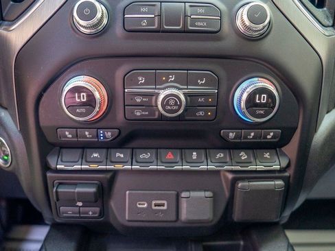 Used 2022 GMC Sierra 1500 Denali w/ Denali Premium Package AWD/4WD image 31