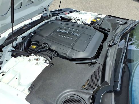 Used 2018 Jaguar F-TYPE Convertible RWD image 10