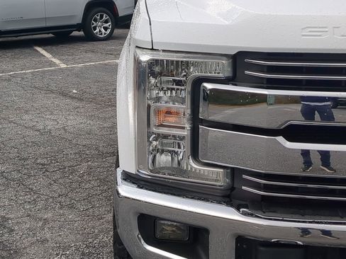 Used 2019 Ford F250 Lariat w/ Chrome Package image 8