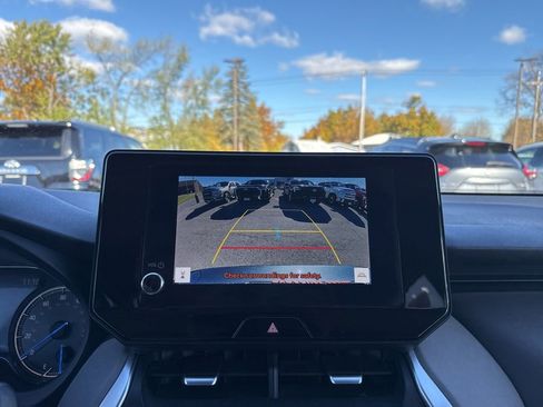 Used 2023 Toyota Venza LE image 23