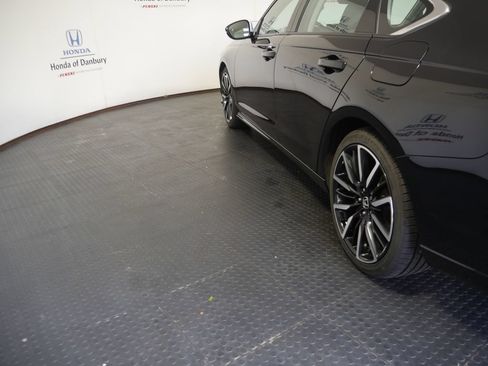 Used 2024 Honda Accord Touring image 11